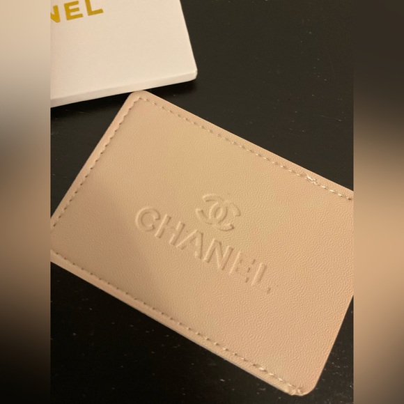 NIB Chanel Cream Metallic Mirror & Card Holder - Picture 3 of 4